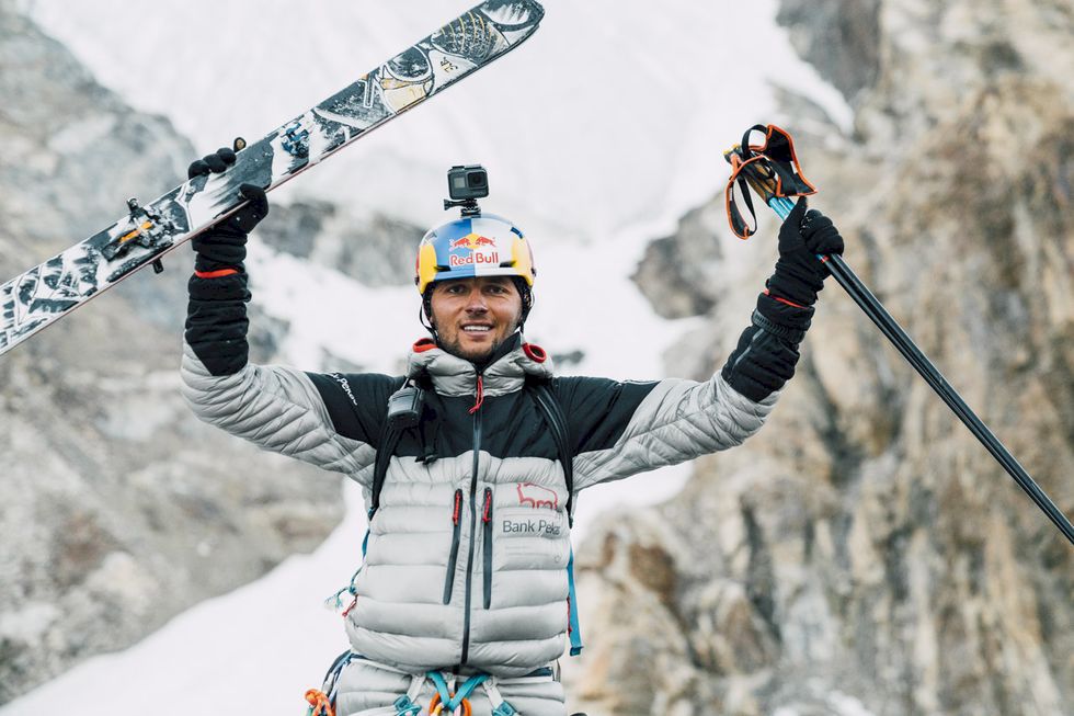 Video: första skidåket från toppen av K2