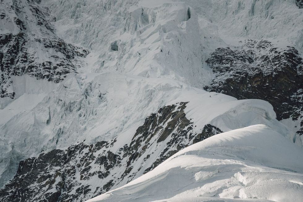 Video: första skidåket från toppen av K2
