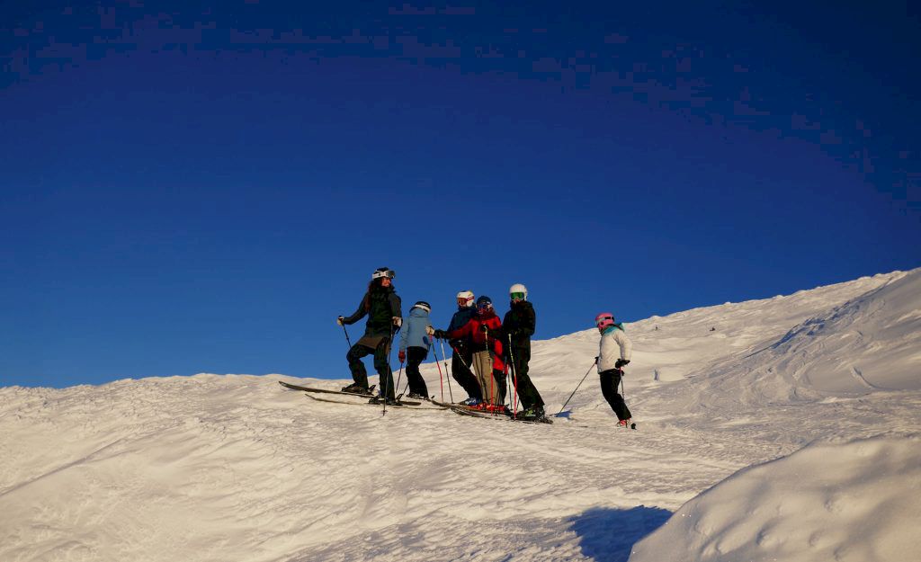 Ett peppat gäng skidåkare på Åreskutan. Fot: InspireUs